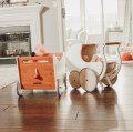 Kinderfeets Poppenwagen wit Tangara Groothandel voor de Kinderopvang Kinderdagverblijfinrichting